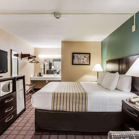 Super 8 By Wyndham Meadowlands Hotel Carlstadt Buitenkant foto