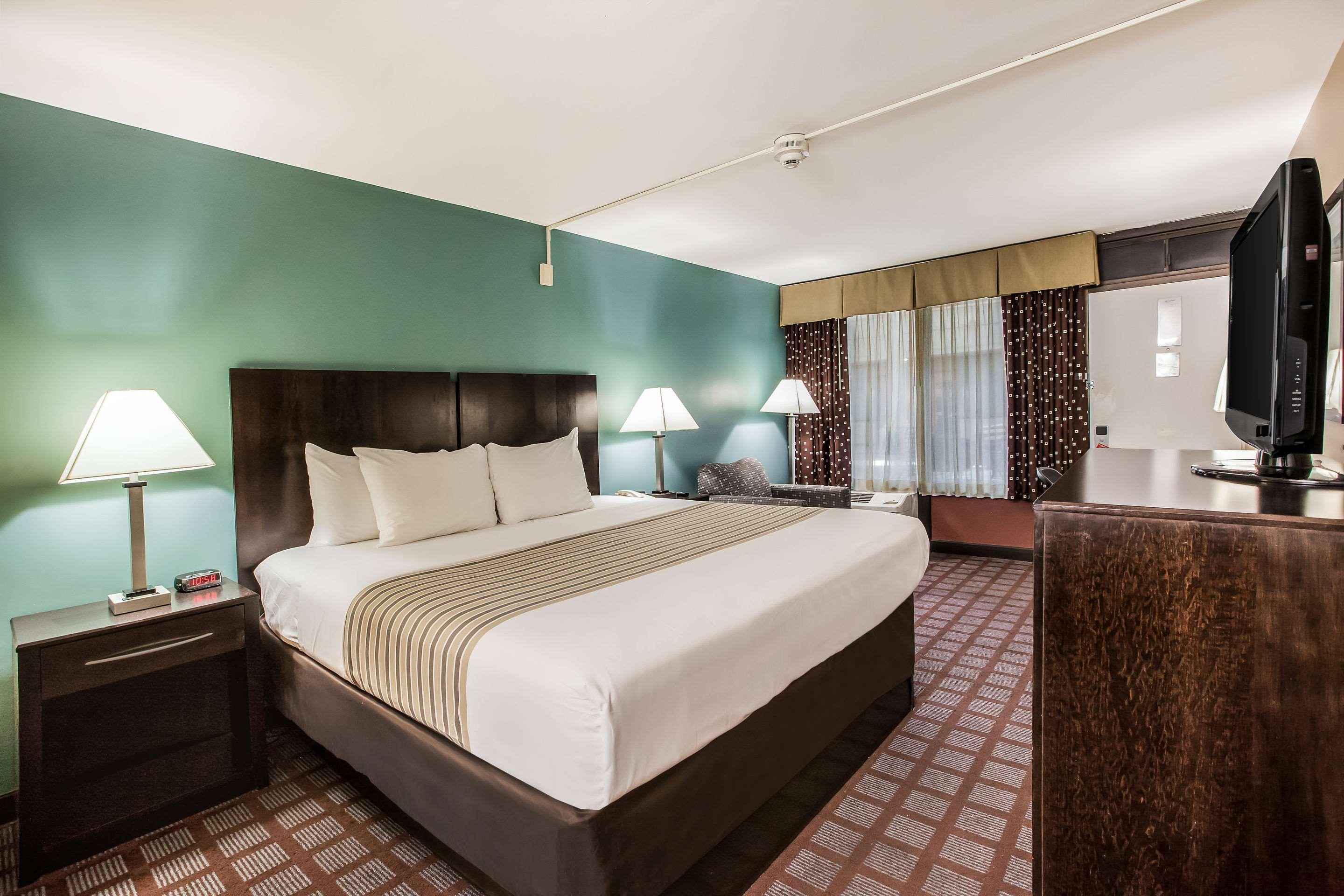 Super 8 By Wyndham Meadowlands Hotel Carlstadt Buitenkant foto