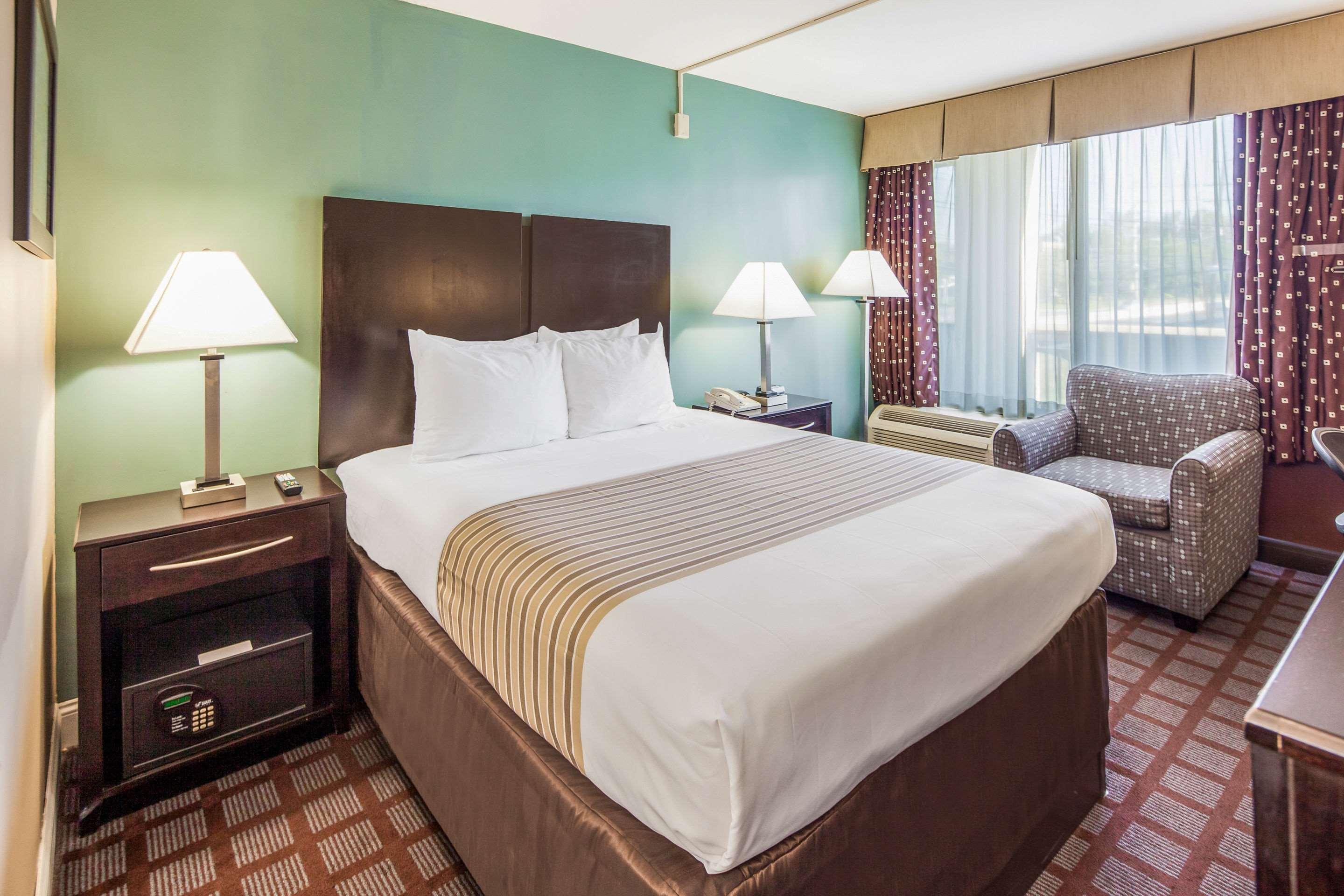 Super 8 By Wyndham Meadowlands Hotel Carlstadt Buitenkant foto