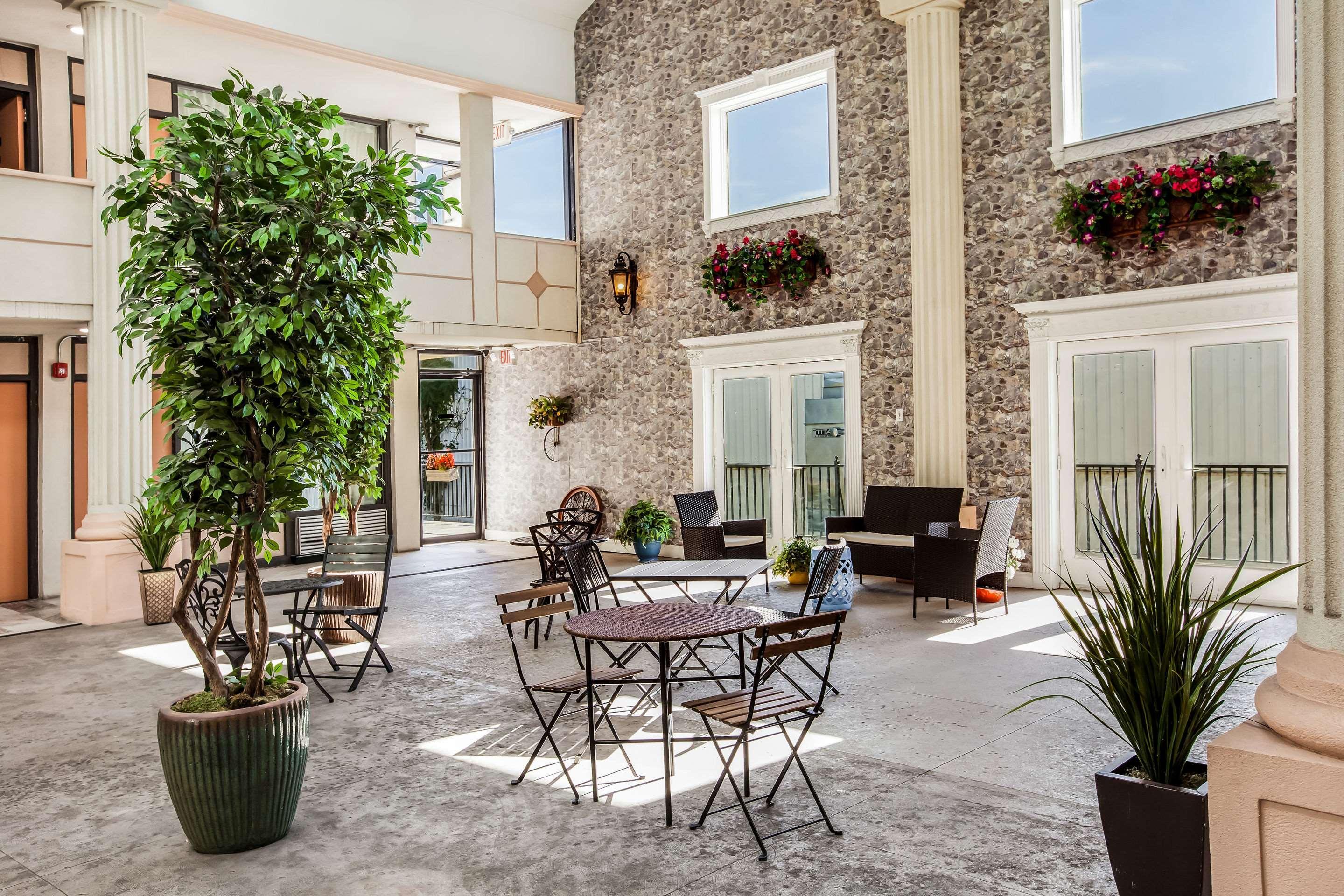 Super 8 By Wyndham Meadowlands Hotel Carlstadt Buitenkant foto